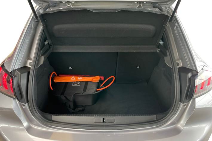 Sølv Peugeot e-208 fra 2023
