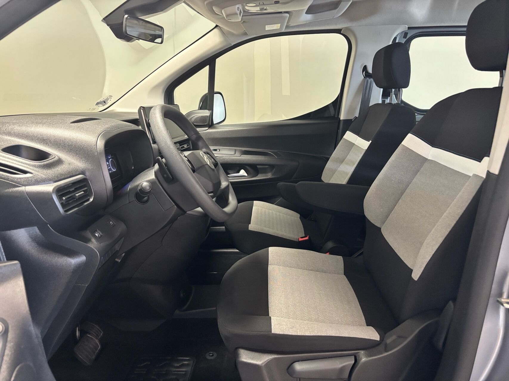 Grå Citroën ë-Berlingo fra 2025