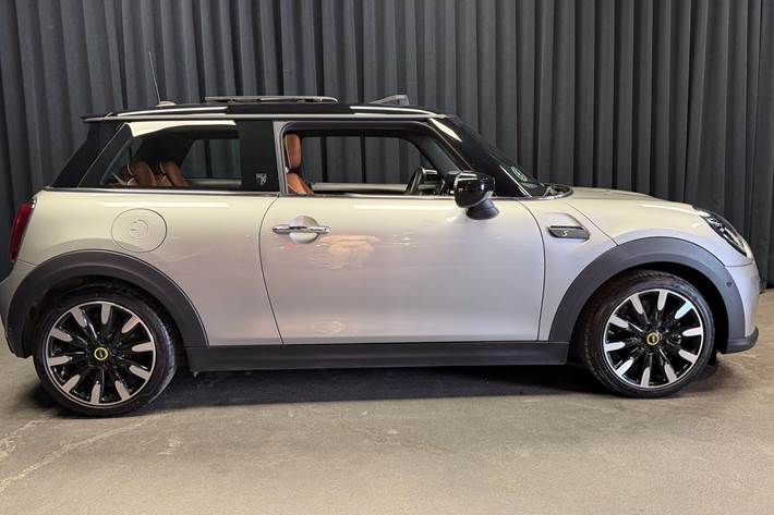 Sølv Mini Cooper fra 2023