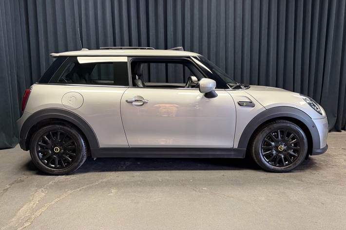 Sølv Mini Cooper fra 2023