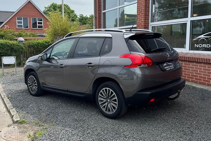 Grå Peugeot 2008 fra 2015