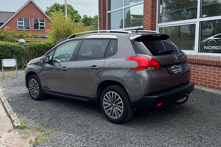 Grå Peugeot 2008 fra 2015