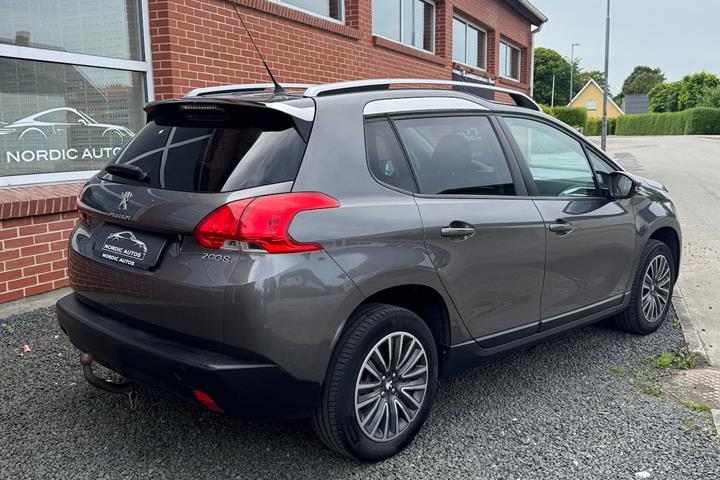 Grå Peugeot 2008 fra 2015