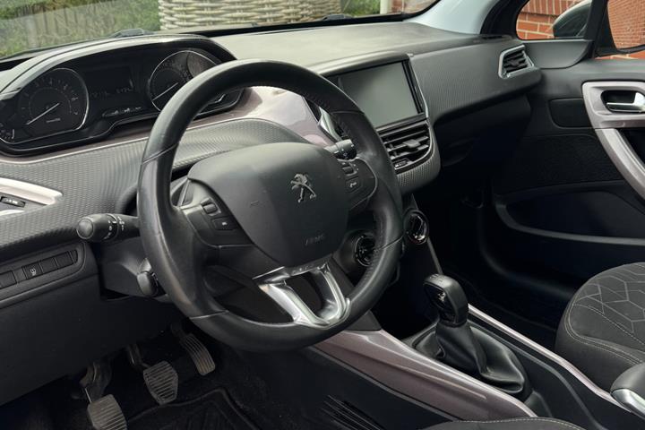 Grå Peugeot 2008 fra 2015