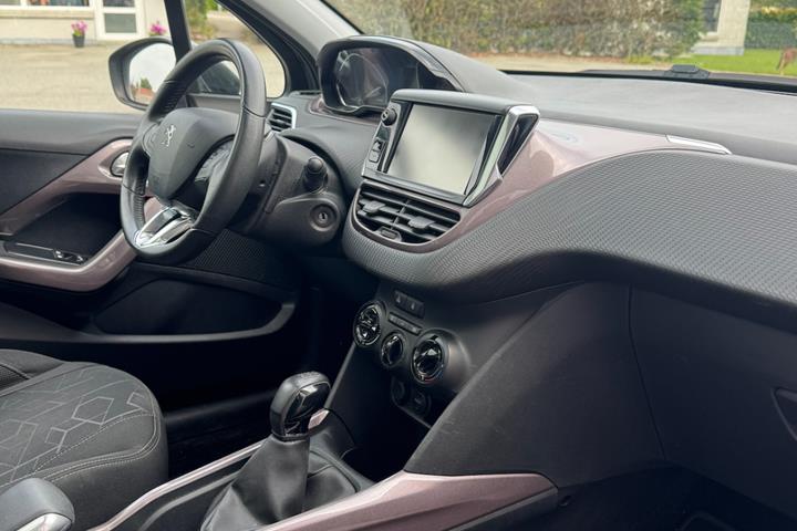 Grå Peugeot 2008 fra 2015