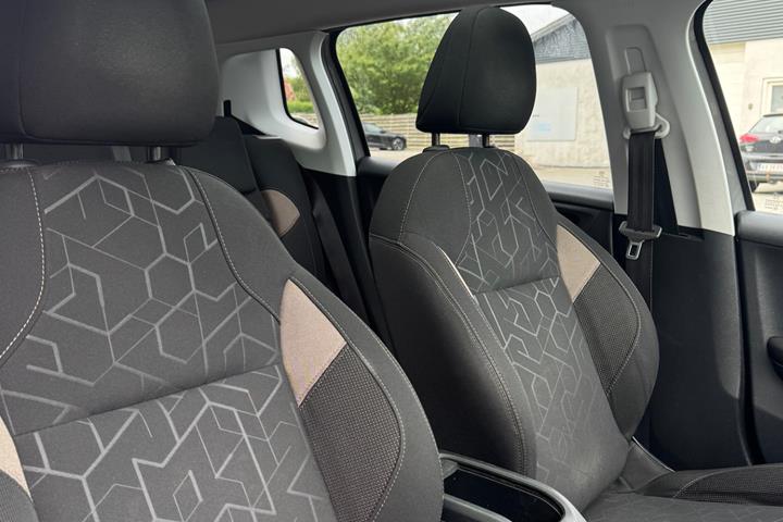 Grå Peugeot 2008 fra 2015
