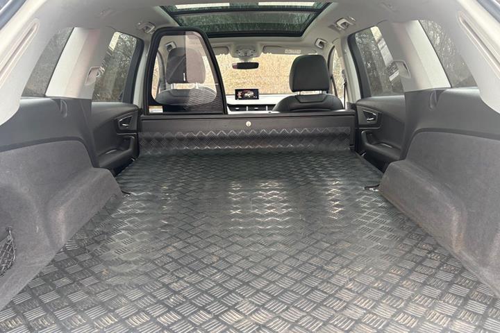 Grå Audi Q7 fra 2016