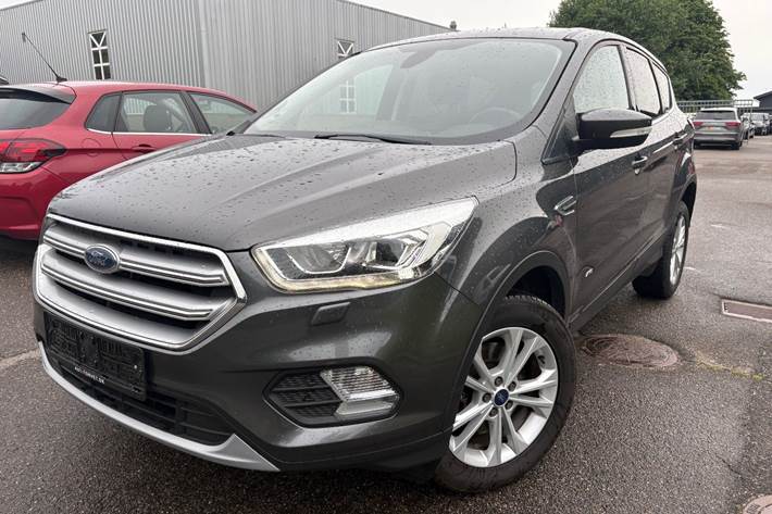 Grå Ford Kuga fra 2019