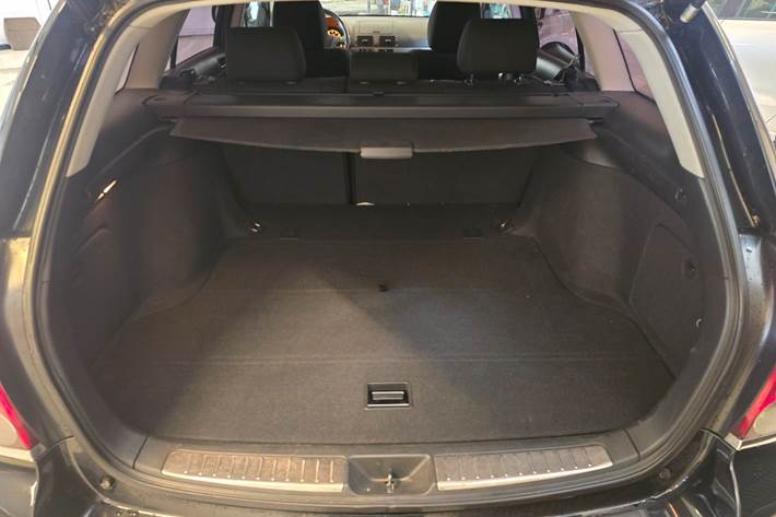 Sort Toyota Avensis fra 2008