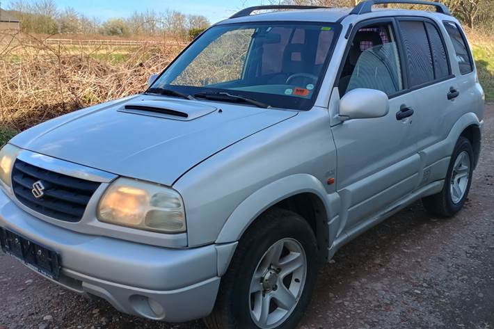 Sølv Suzuki Grand Vitara fra 2002