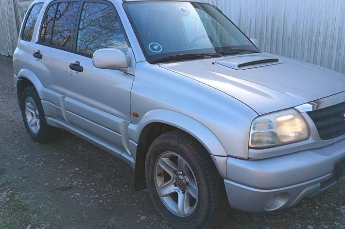 Sølv Suzuki Grand Vitara fra 2002