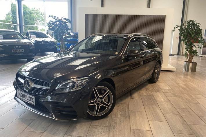 Grå Mercedes C300 de fra 2019