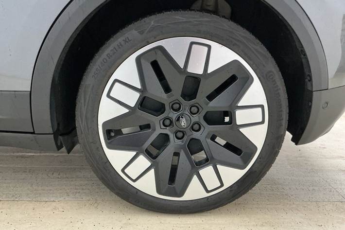 Grå Ford Explorer fra 2025