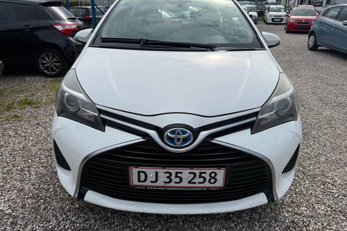 Hvid Toyota Yaris fra 2015