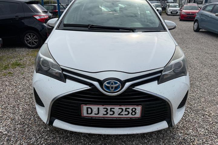 Hvid Toyota Yaris fra 2015