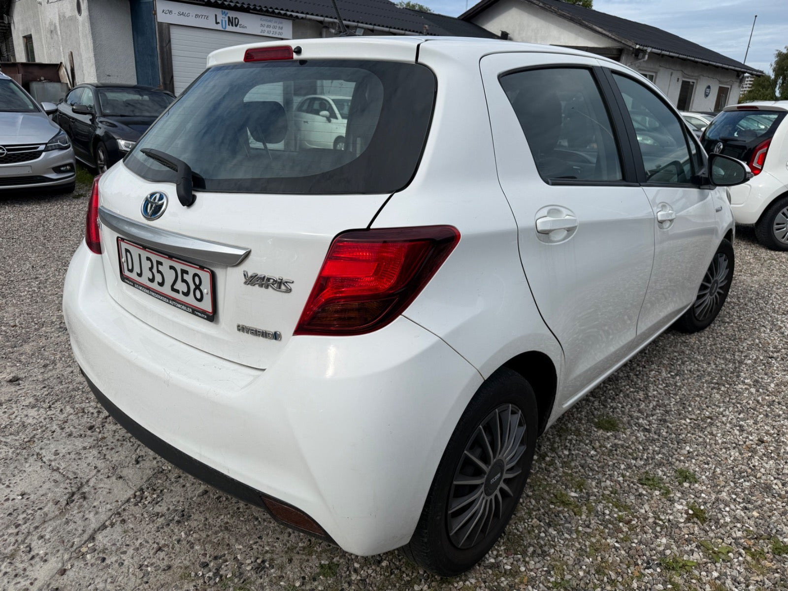 Hvid Toyota Yaris fra 2015