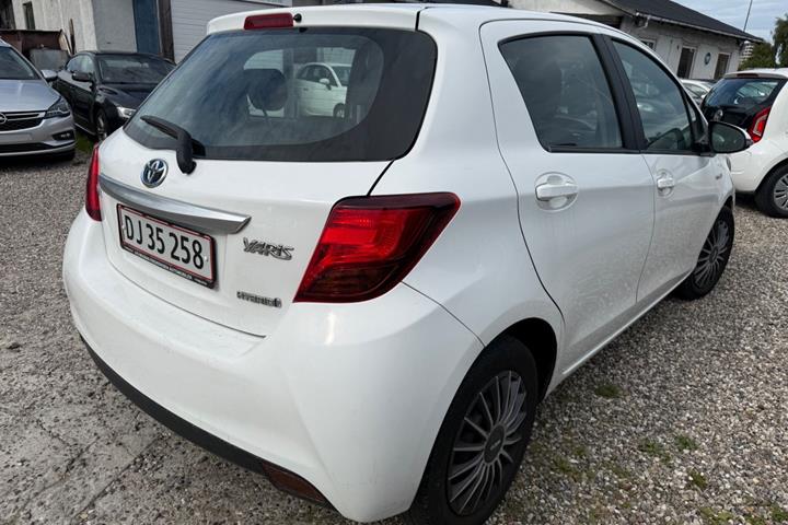 Hvid Toyota Yaris fra 2015