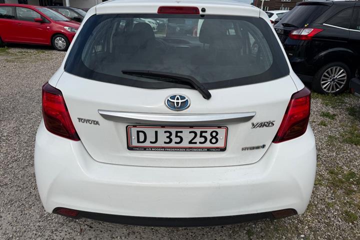 Hvid Toyota Yaris fra 2015