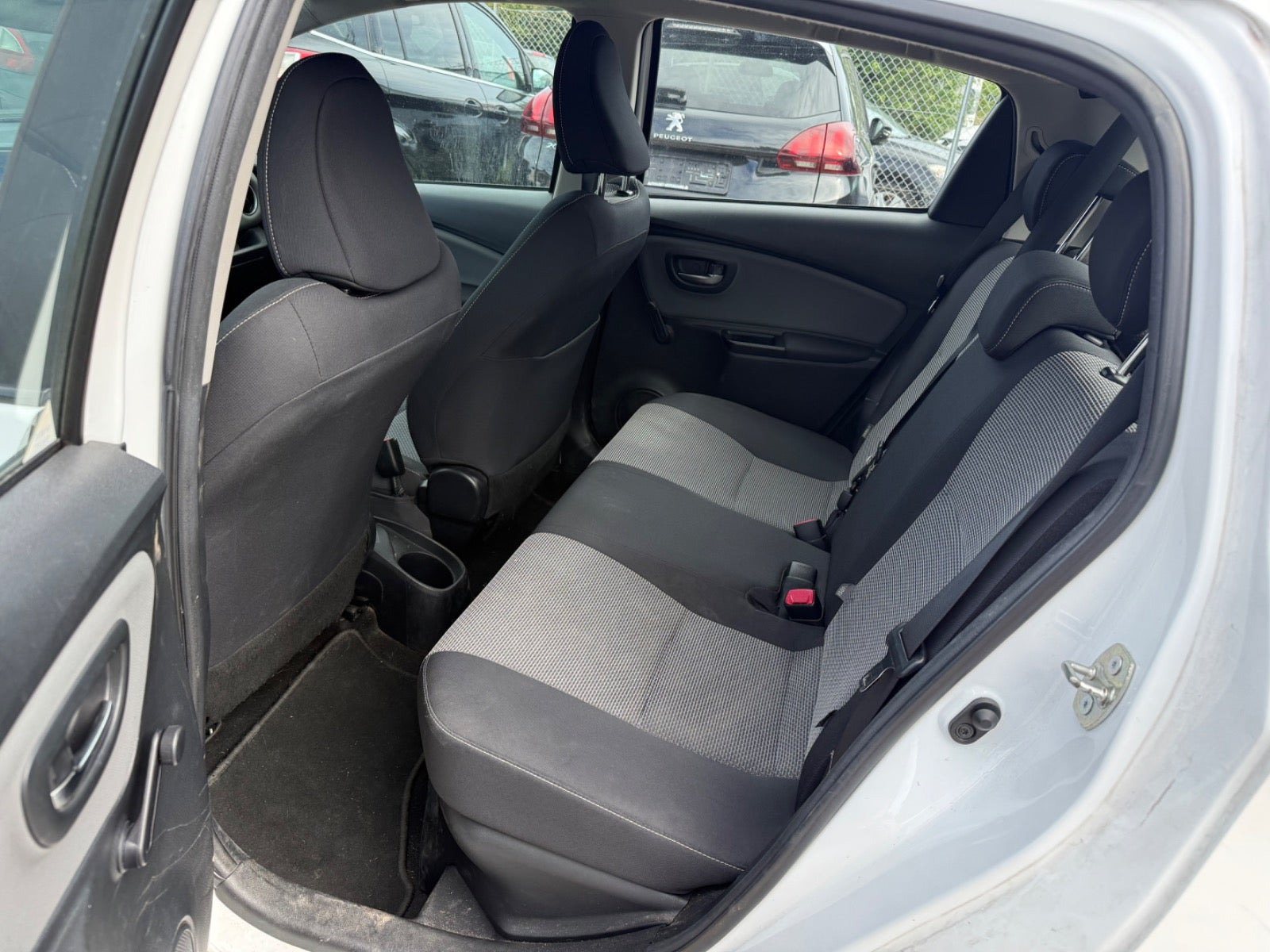 Hvid Toyota Yaris fra 2015