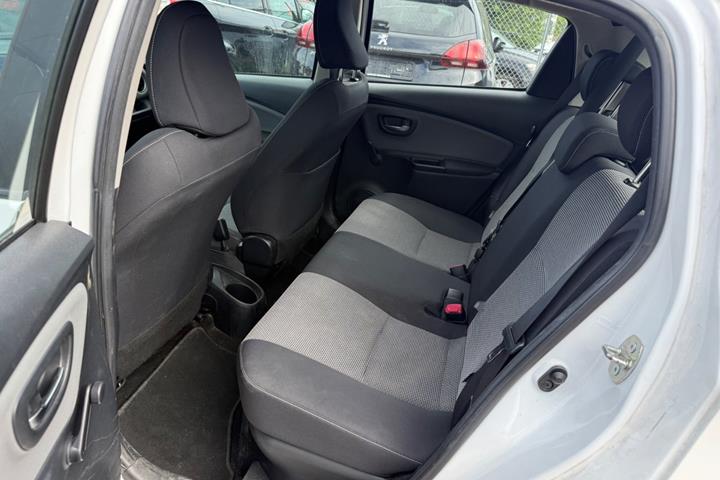Hvid Toyota Yaris fra 2015