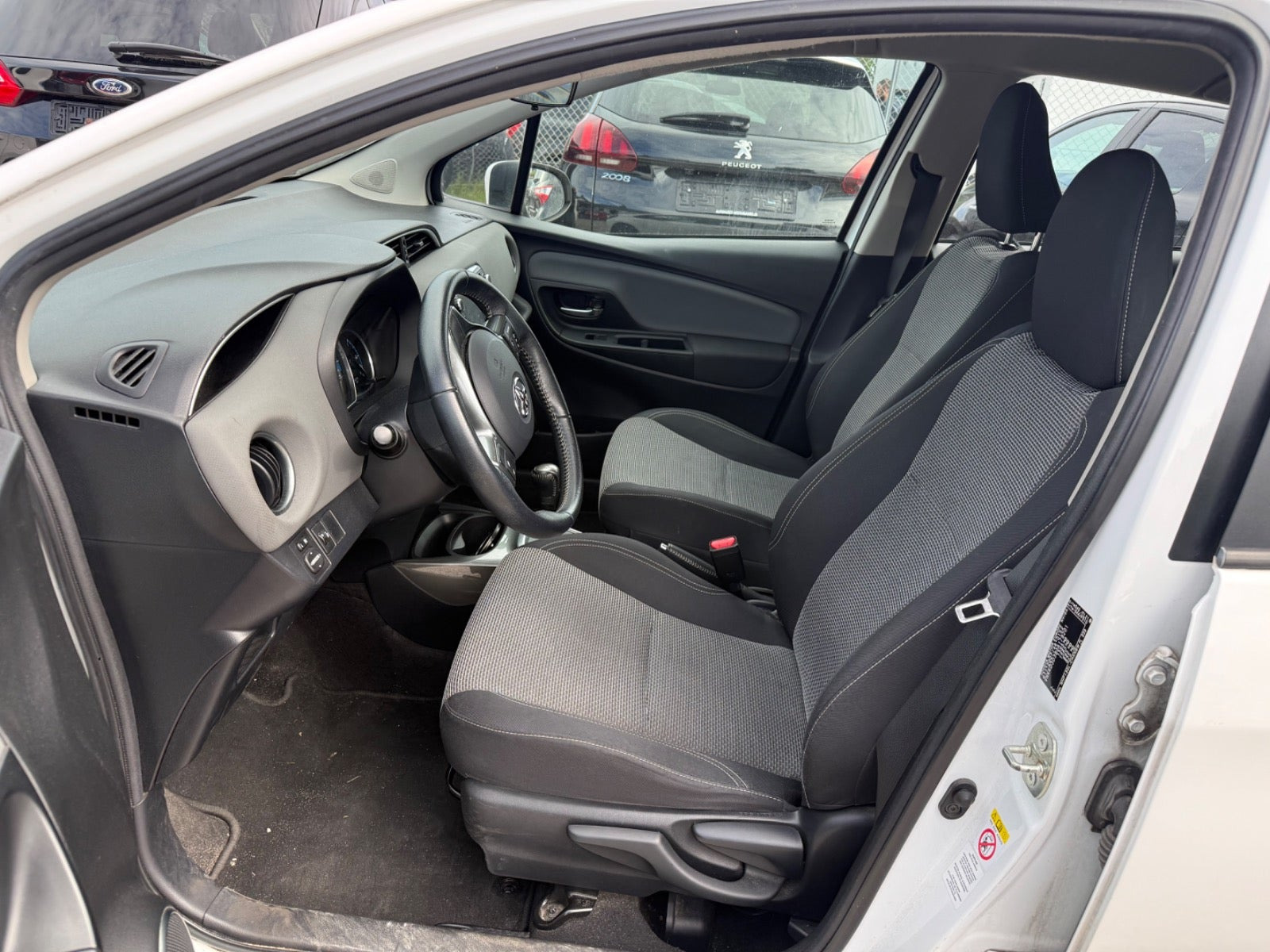 Hvid Toyota Yaris fra 2015