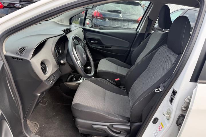 Hvid Toyota Yaris fra 2015