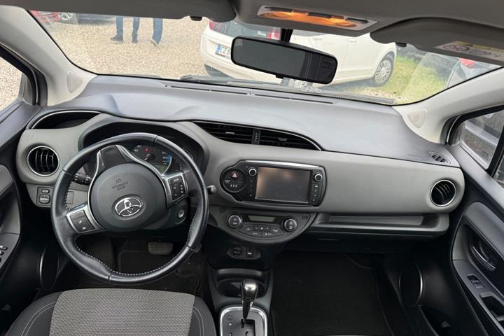 Hvid Toyota Yaris fra 2015