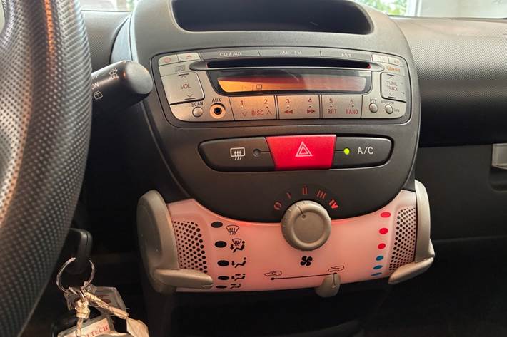Hvid Toyota Aygo fra 2012