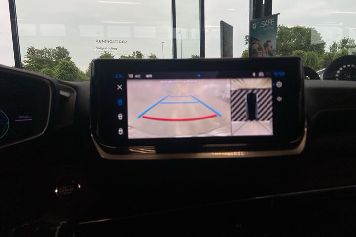 Grå Peugeot e-208 fra 2025