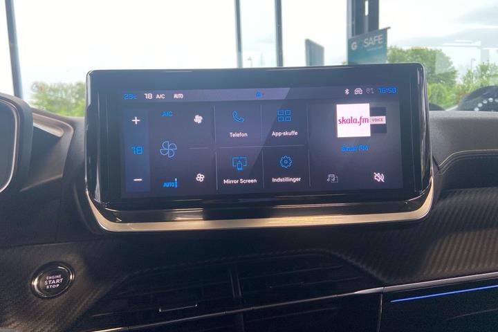 Grå Peugeot e-208 fra 2025