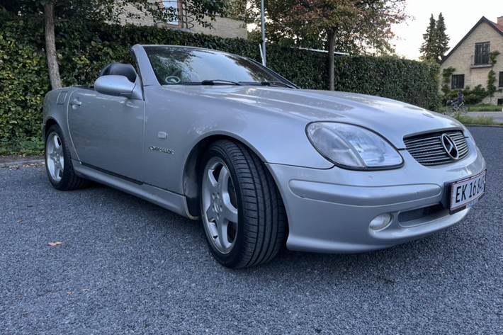 Sølv Mercedes SLK230 fra 2000