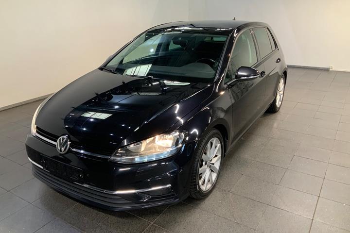 Sort VW Golf VII fra 2019 set udefra