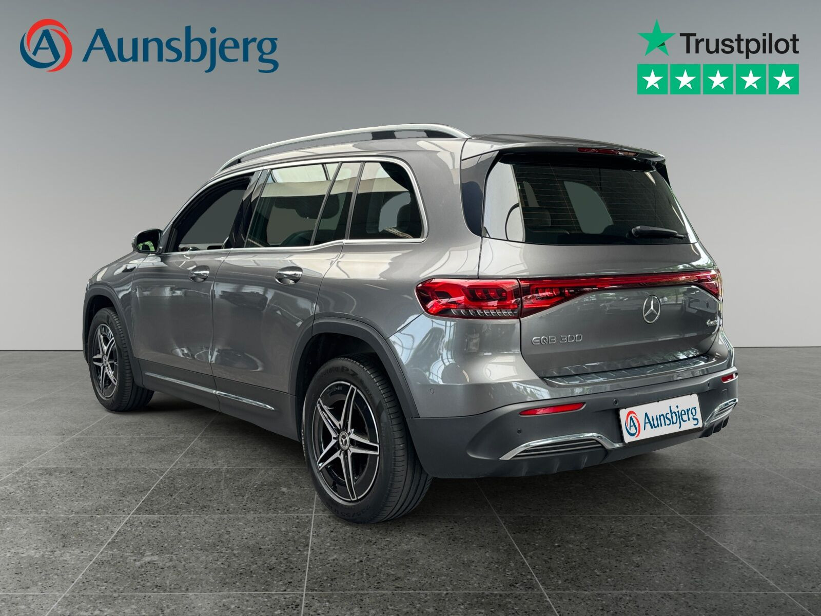 Grå Mercedes EQB300 fra 2022
