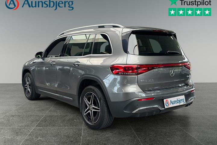 Grå Mercedes EQB300 fra 2022