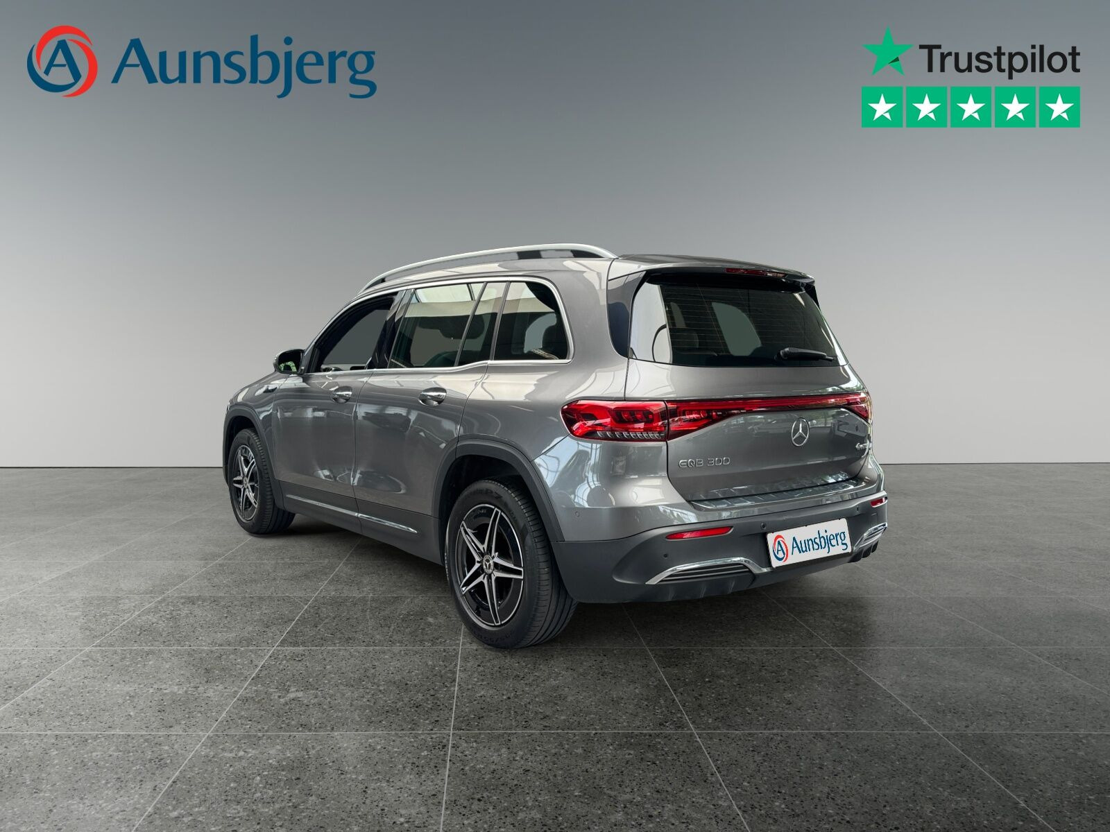 Grå Mercedes EQB300 fra 2022