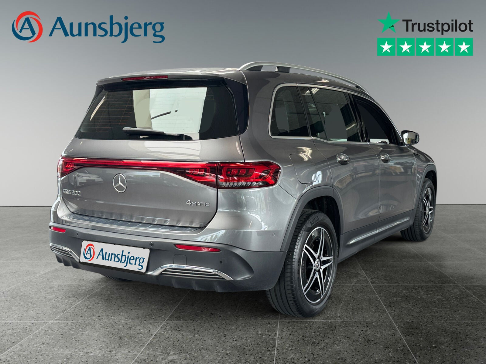 Grå Mercedes EQB300 fra 2022