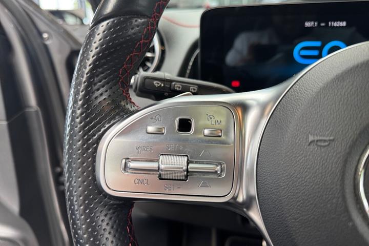 Grå Mercedes EQB300 fra 2022