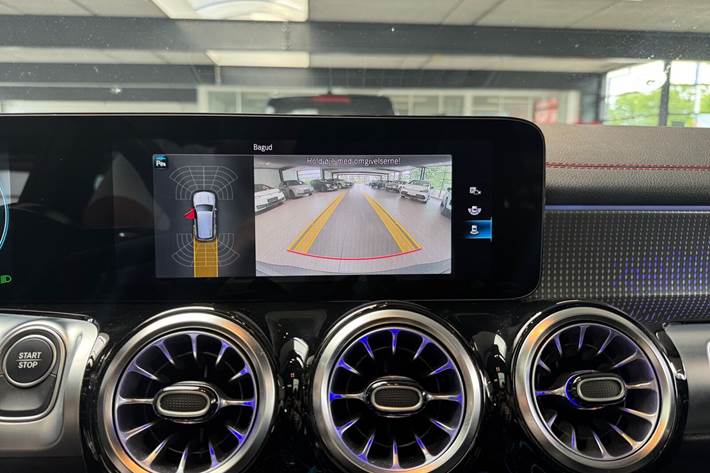 Grå Mercedes EQB300 fra 2022