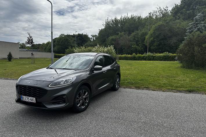Grå Ford Kuga fra 2021