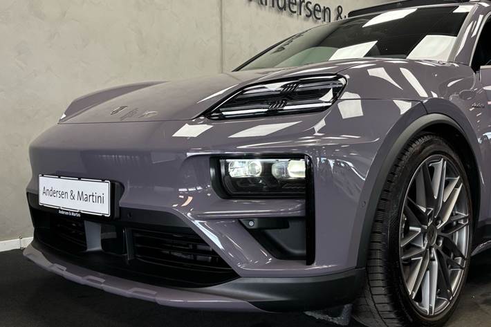 Sort Porsche Macan fra 2025