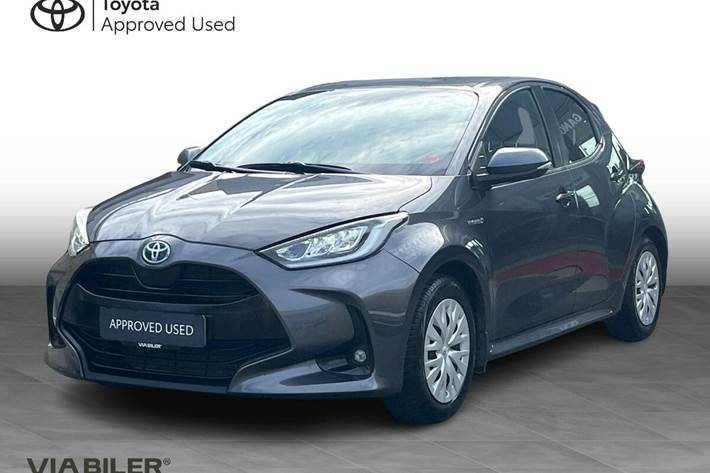 Sort Toyota Yaris fra 2020 set udefra