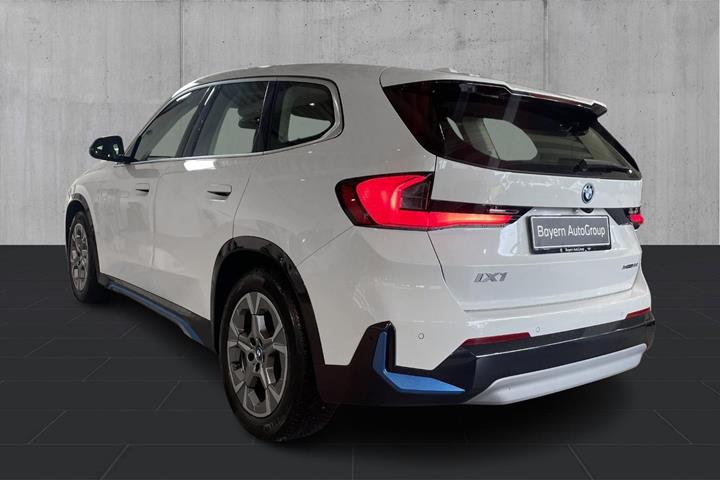 Hvid BMW iX1 fra 2023