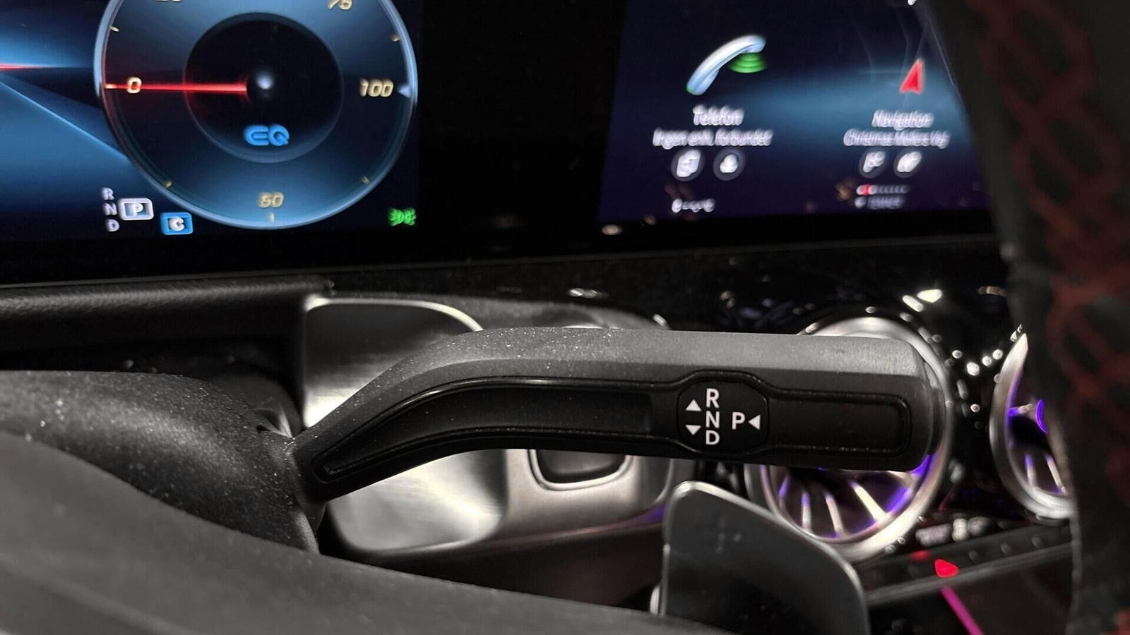 Grå Mercedes EQB350 fra 2023