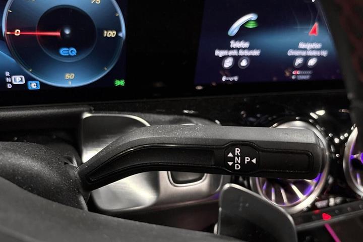 Grå Mercedes EQB350 fra 2023
