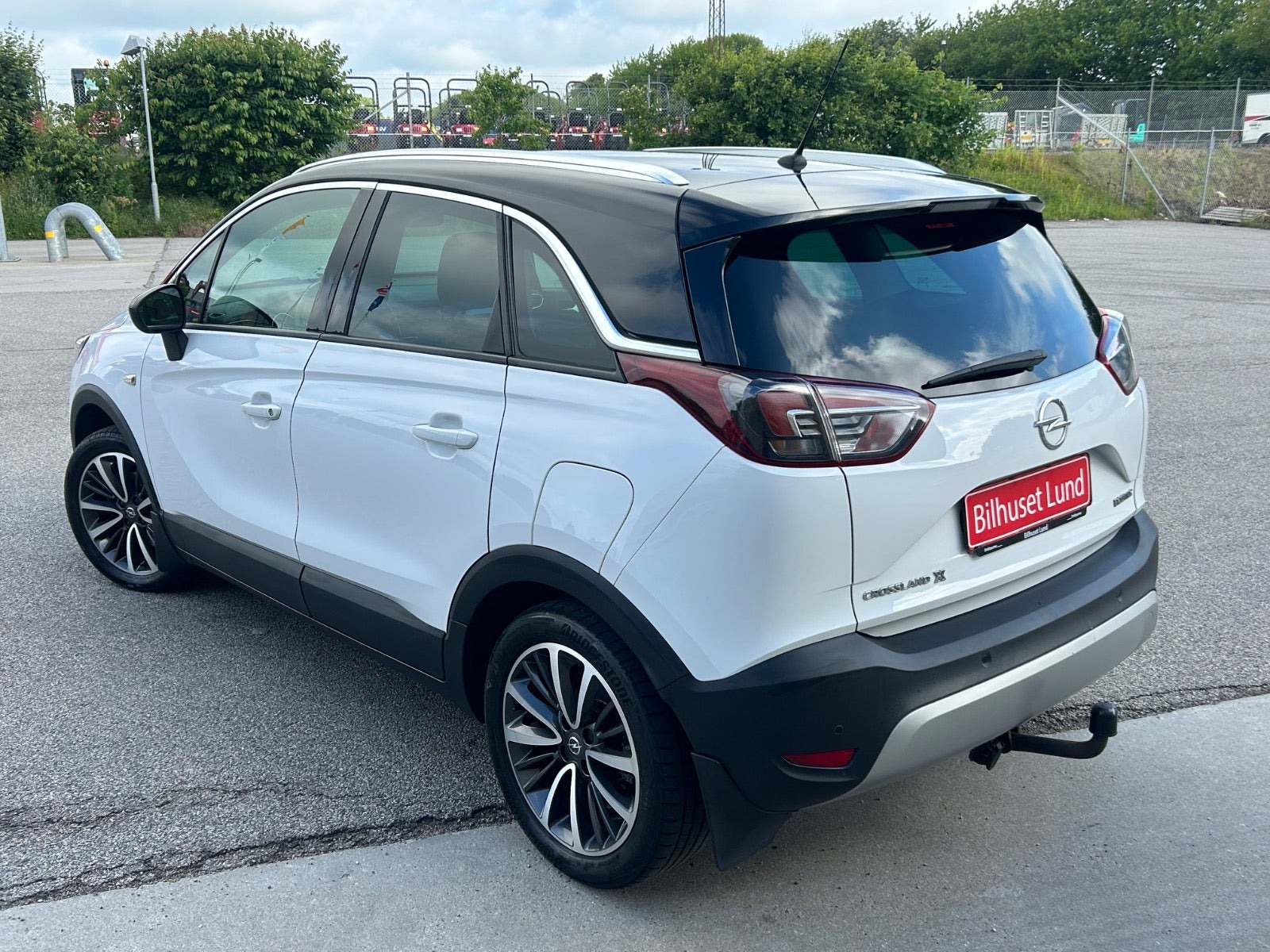 Hvid Opel Crossland X fra 2021