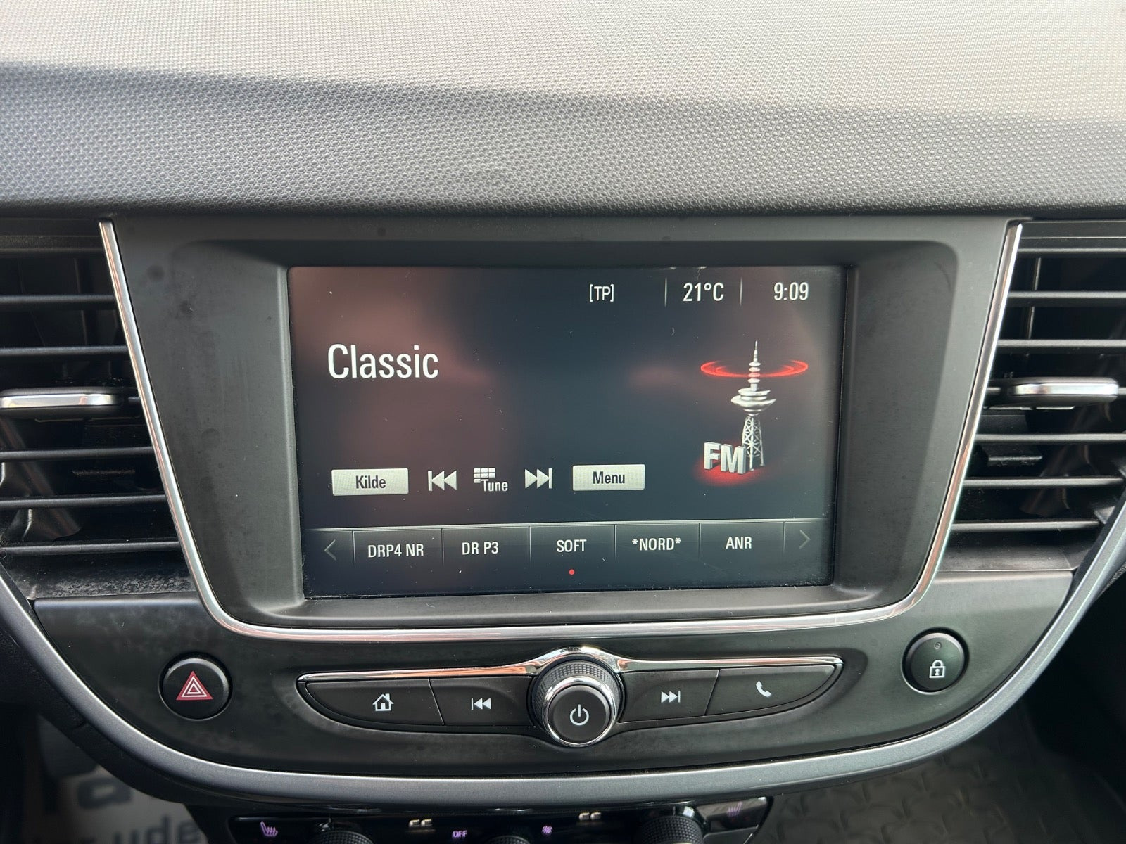 Hvid Opel Crossland X fra 2021