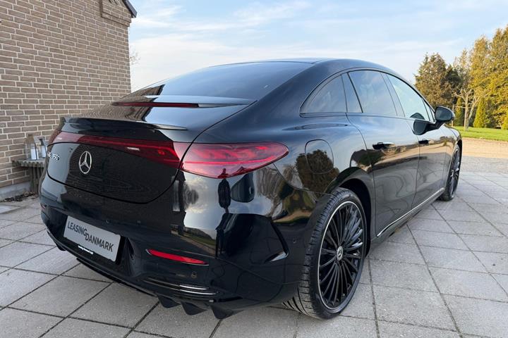 Sort Mercedes EQE350 fra 2024