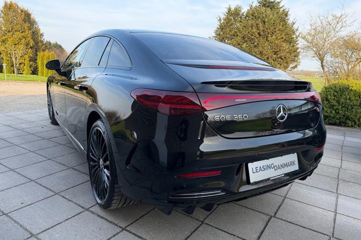 Sort Mercedes EQE350 fra 2024