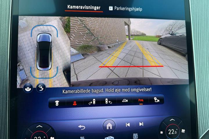 Sort Mercedes EQE350 fra 2024