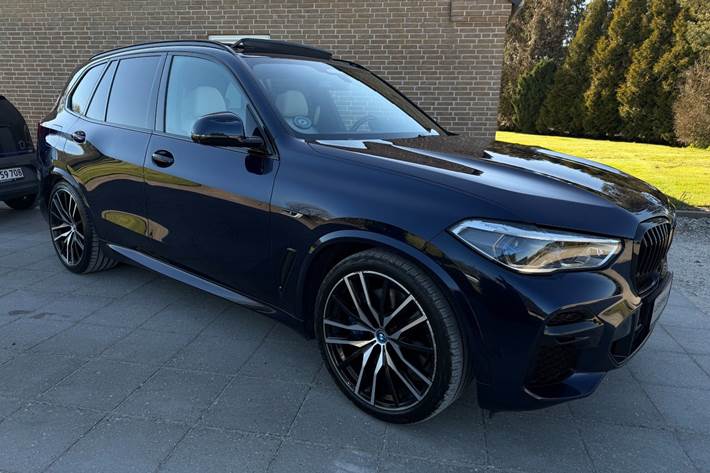 Blå BMW X5 fra 2021